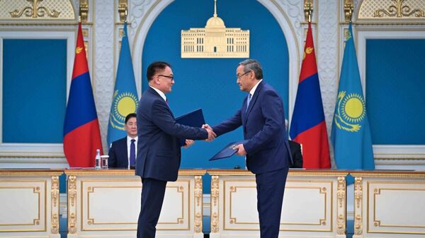 Қазақстан мен Моңғолия келіссөздерден кейін 13 құжат алмасты - Sputnik Қазақстан