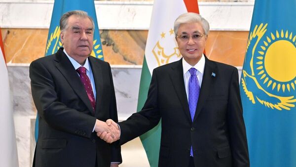Касым-Жомарт Токаев провел переговоры с президентом Таджикистана Эмомали Рахмоном в Астане - Sputnik Казахстан