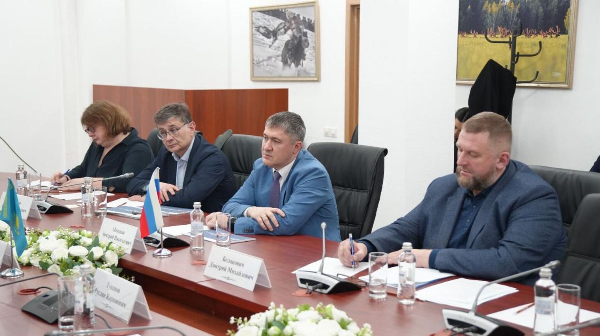 Встреча главы Минэкологии Казахстана Ерлана Нысанбаева с губернатором Пермского края Дмитрием Махониным - Sputnik Казахстан, 1920, 22.04.2026