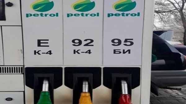 Автомобильное топливо БИ-95 на заправках Казахстана - Sputnik Казахстан