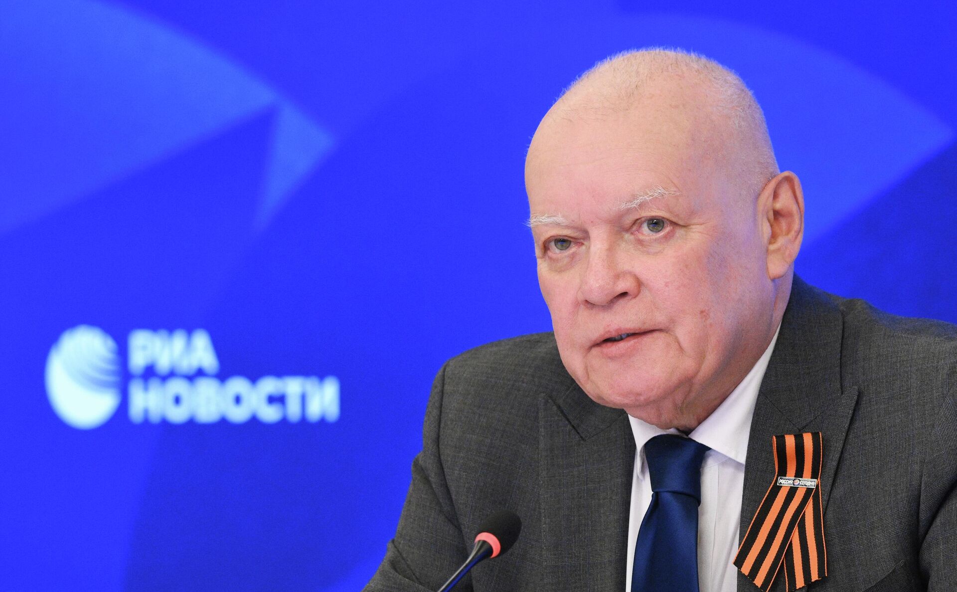 Генеральный директор Международной медиагруппы Россия сегодня Дмитрий Киселев в Международном мультимедийном пресс-центре Россия сегодня - Sputnik Казахстан, 1920, 22.04.2026