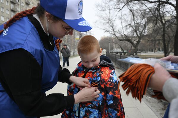 Старт акции Георгиевская ленточка в России - Sputnik Казахстан