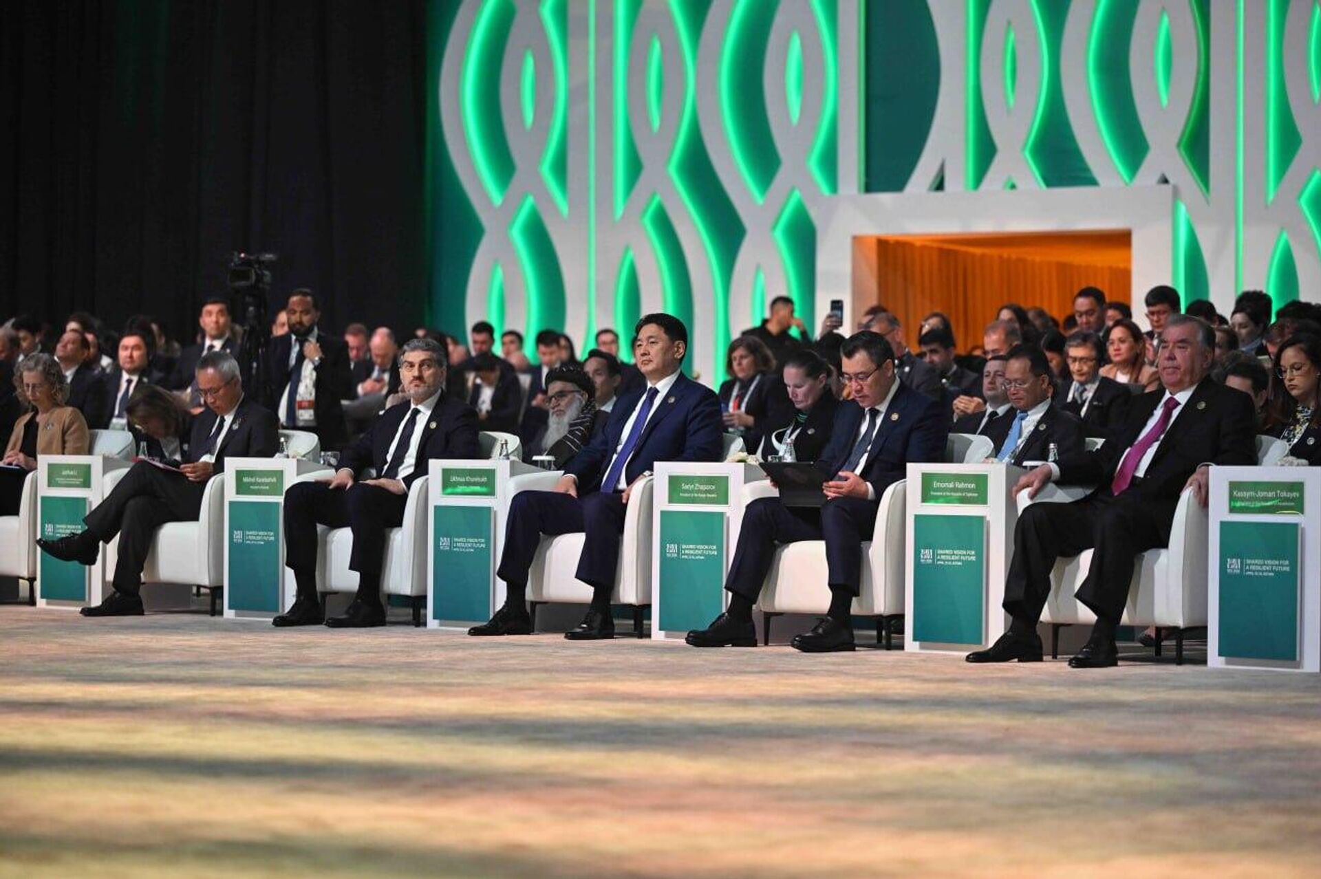 Президент Узбекистана Шавкат Мирзиёев выступил на Региональном экологическом саммите в Астане - Sputnik Казахстан, 1920, 22.04.2026