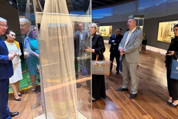 Российская делегация посещает Национальный музей  Казахстана в Астане - Sputnik Казахстан