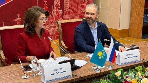 Қазақстан премьер-министрінің орынбасары, мәдениет және ақпарат министрі Аида Балаева мен Ресей мәдениет вице-министрі Андрей Малышев - Sputnik Қазақстан