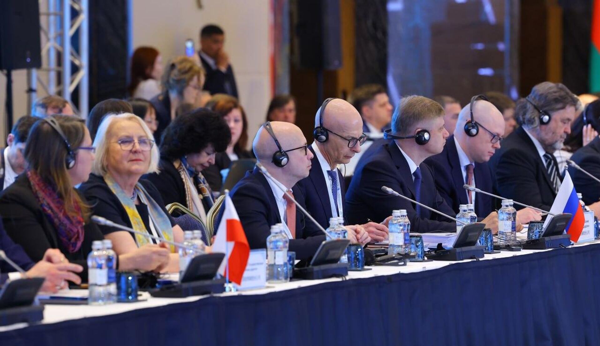 Премьер Казахстана Олжас Бектенов участвует на заседании Конференции ОСЖД - Sputnik Казахстан, 1920, 23.04.2026