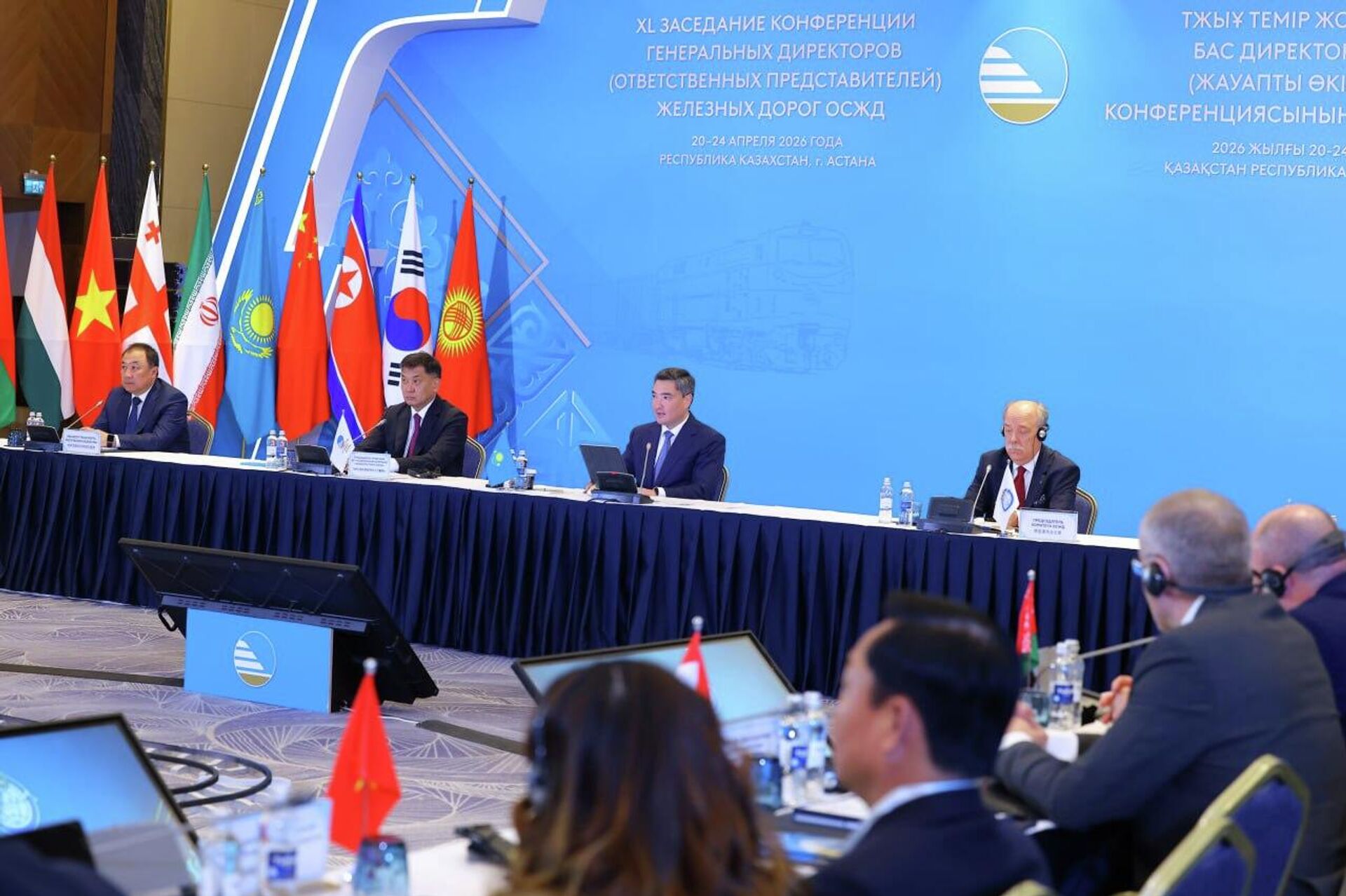 Премьер Казахстана Олжас Бектенов участвует на заседании Конференции ОСЖД - Sputnik Казахстан, 1920, 23.04.2026