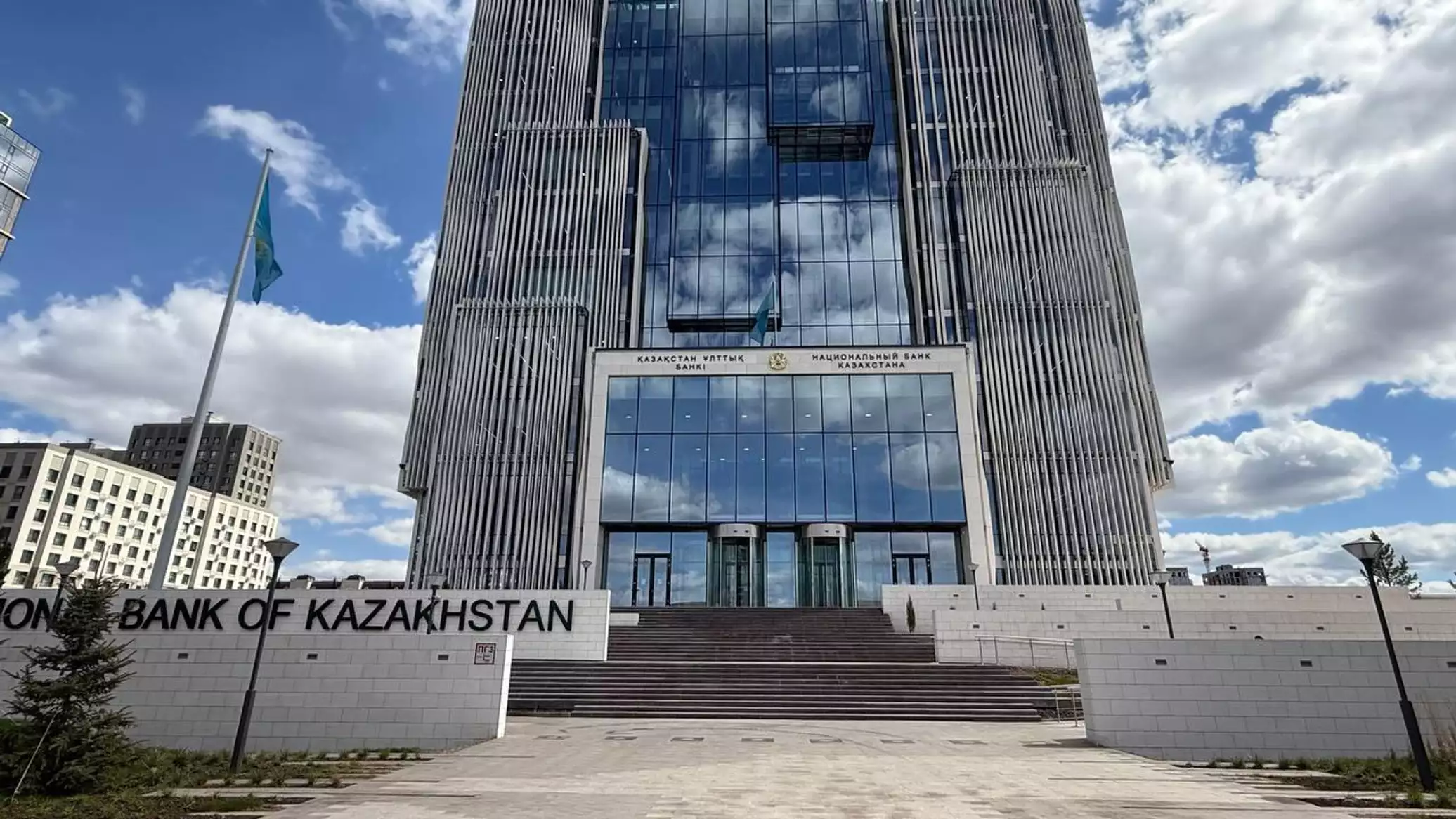 Нацбанк Казахстана снизил базовую ставку до 17%