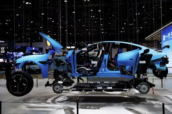На стендах представлено 1451 автомобиль, включая 181 модель, которая демонстрируется впервые, и 71 прототип.На фото: детали автомобиля Xiaomi SU7 на стенде Xiaomi на Пекинской международной автомобильной выставке (Auto China). - Sputnik Казахстан