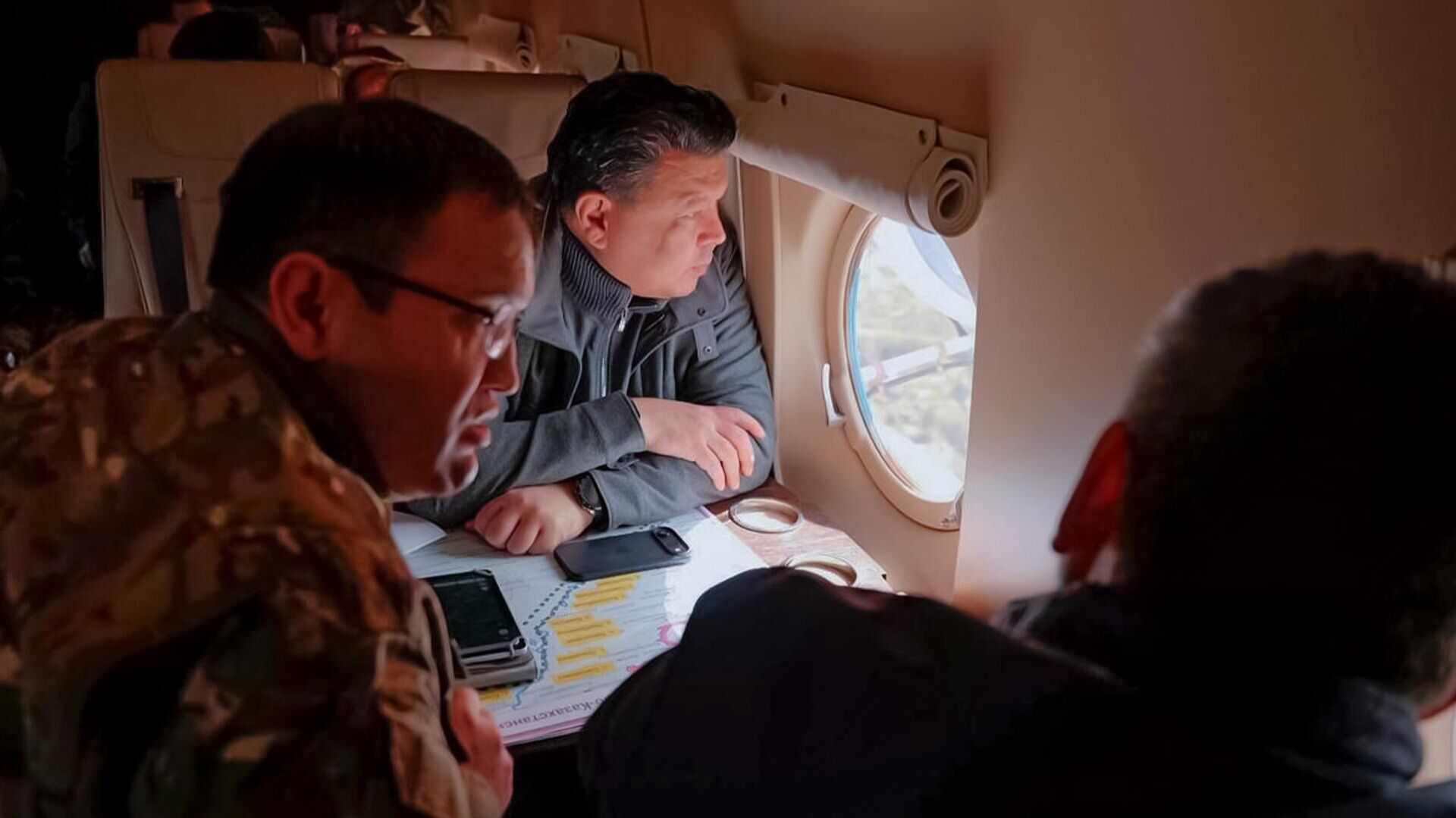 Премьер-министрдің орынбасары Қанат Бозымбаев Солтүстік Қазақстан облысында су тасқынының екінші толқынының өту барысын тексерді - Sputnik Қазақстан, 1920, 24.04.2026