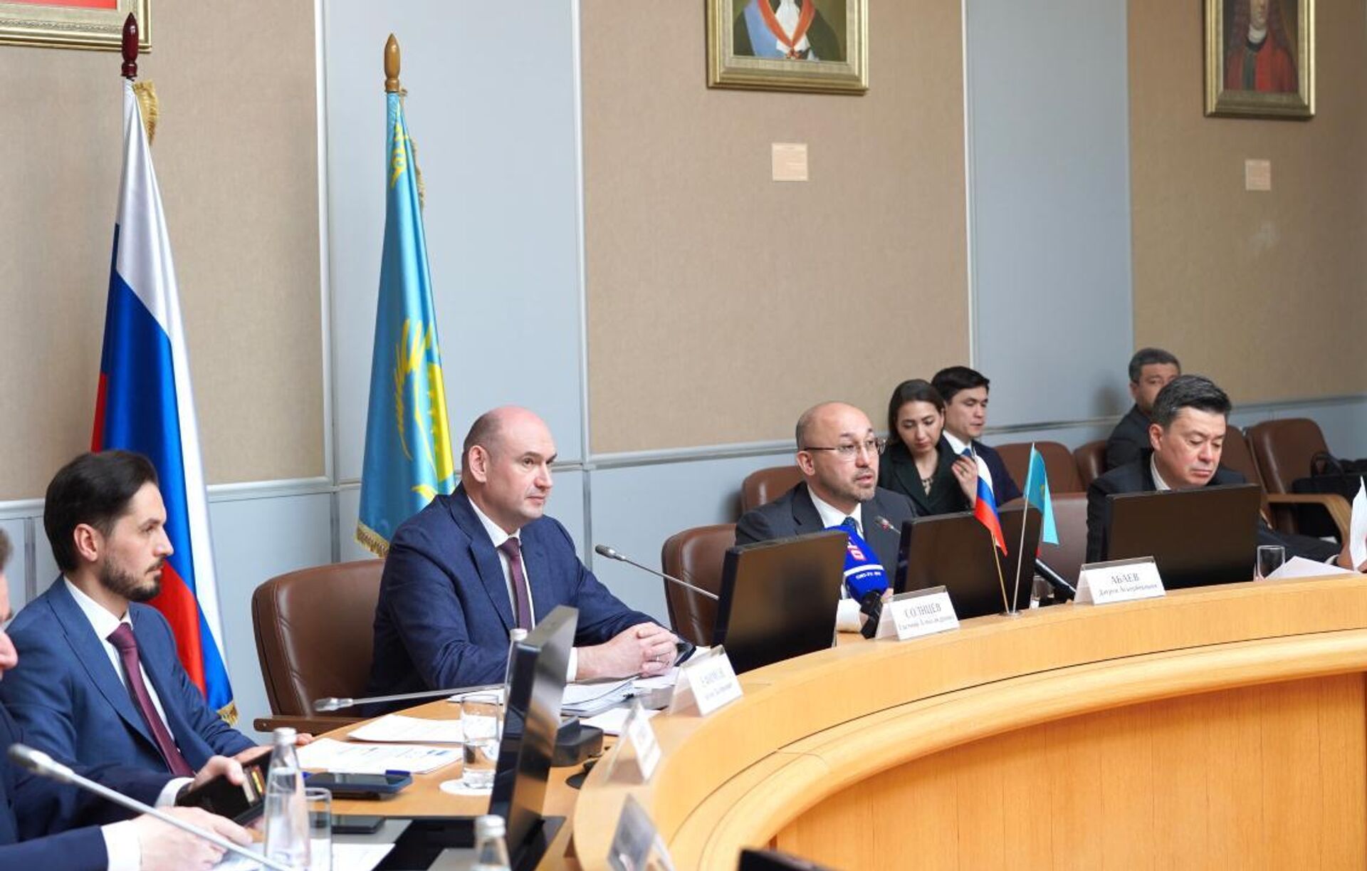 Посол Казахстана в России Даурен Абаев, а также делегации из Актюбинской и Западно-Казахстанской областей посетили Оренбург - Sputnik Казахстан, 1920, 25.04.2026