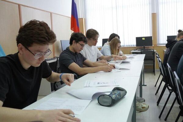 Международная акция Диктант Победы в Алматинском филиале НИЯУ МИФИ  - Sputnik Казахстан