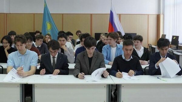 Международная акция Диктант Победы в Алматинском филиале НИЯУ МИФИ  - Sputnik Казахстан