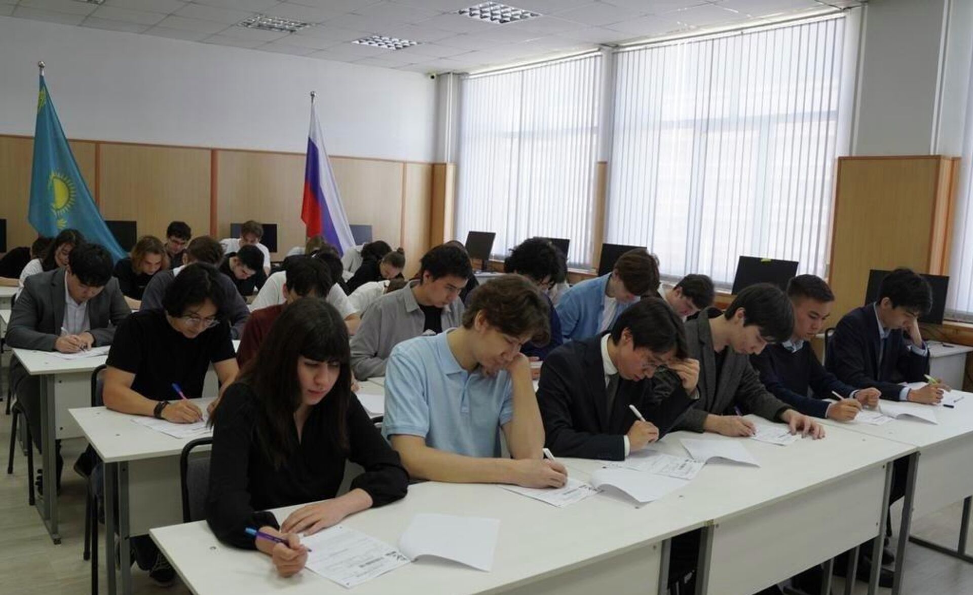 Международная акция Диктант Победы в Алматинском филиале НИЯУ МИФИ  - Sputnik Казахстан, 1920, 25.04.2026
