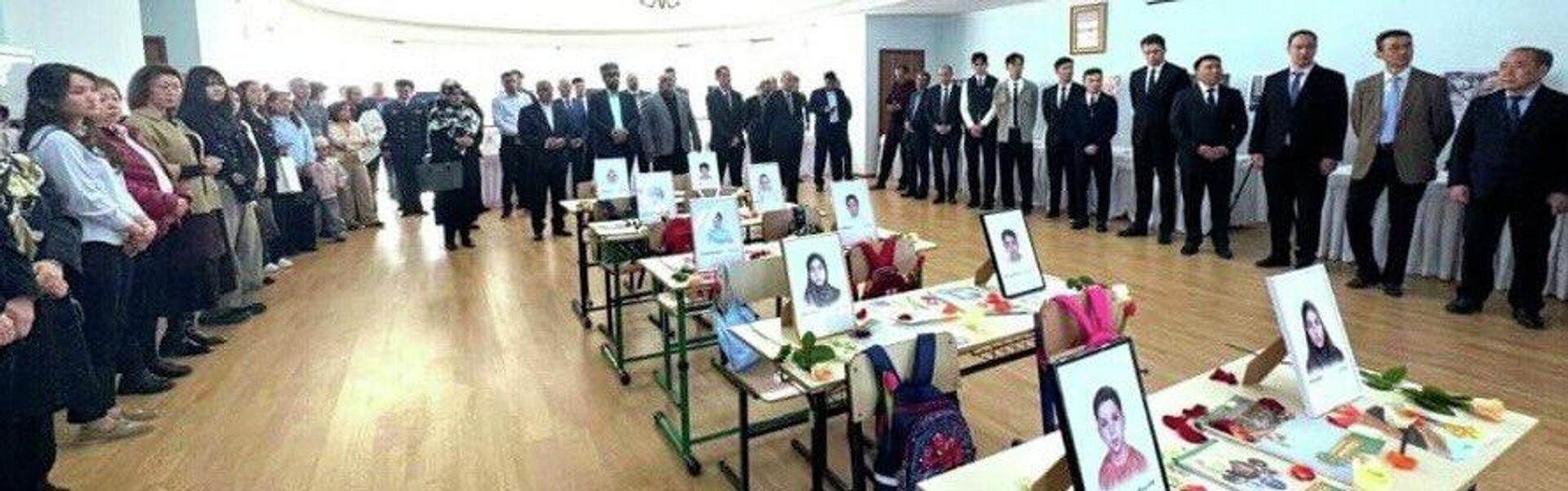 Фотовыставка, посвященная памяти 165 погибших учеников школы Шаджаре Тайебе, прошла в посольстве Ирана в Казахстане - Sputnik Қазақстан, 1920, 25.04.2026