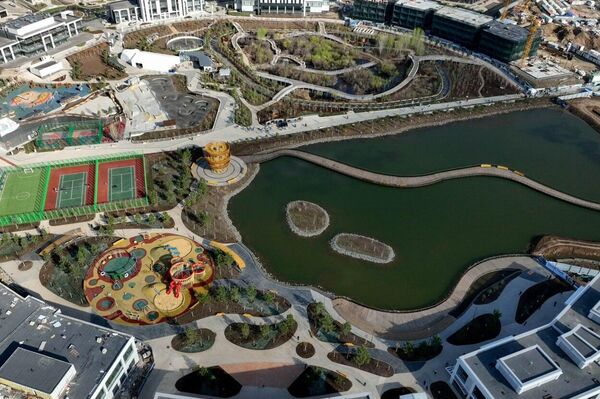 Касым-Жомарт Токаев принял участие в посадке деревьев в столичном парке Самал
 - Sputnik Казахстан