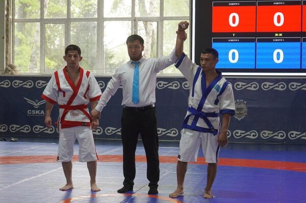 Казахстанские военнослужащие завоевали золотые медали на чемпионате стран СНГ по казакша курес и самбо - Sputnik Казахстан