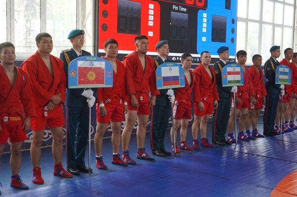 Казахстанские военнослужащие завоевали золотые медали на чемпионате стран СНГ по казакша курес и самбо - Sputnik Казахстан