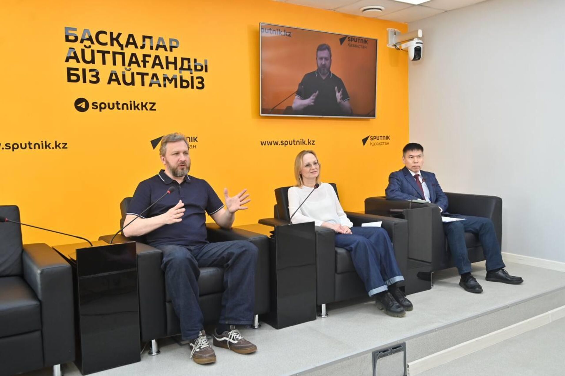 Леонид Тарасов выступил на пресс-конференции на площадке Sputnik Казахстан - Sputnik Казахстан, 1920, 25.04.2026