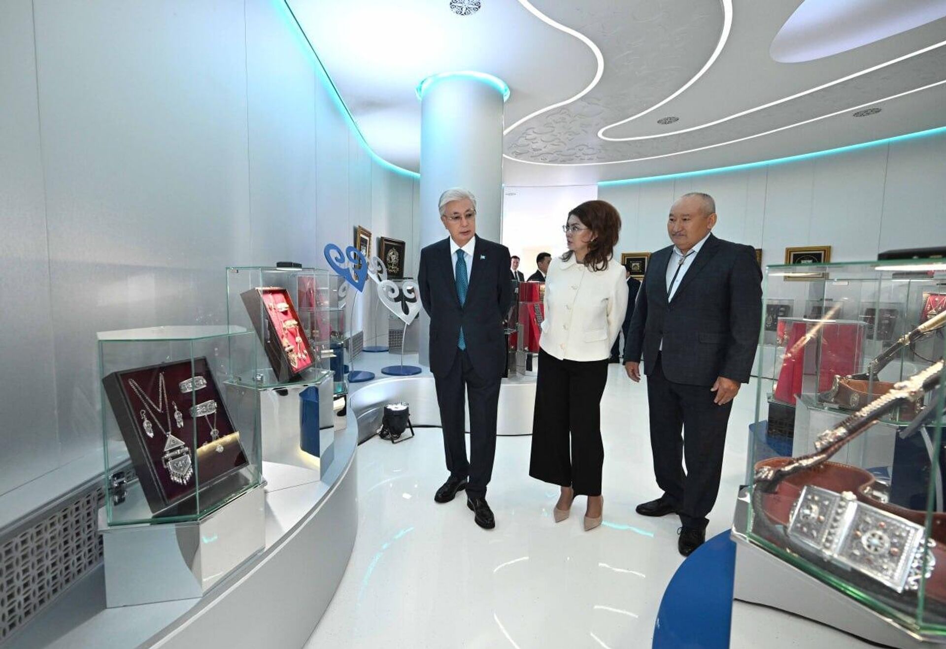 Касым-Жомарт Токаев посетил офис Фонда развития креативных индустрий в Астане
 - Sputnik Казахстан, 1920, 25.04.2026