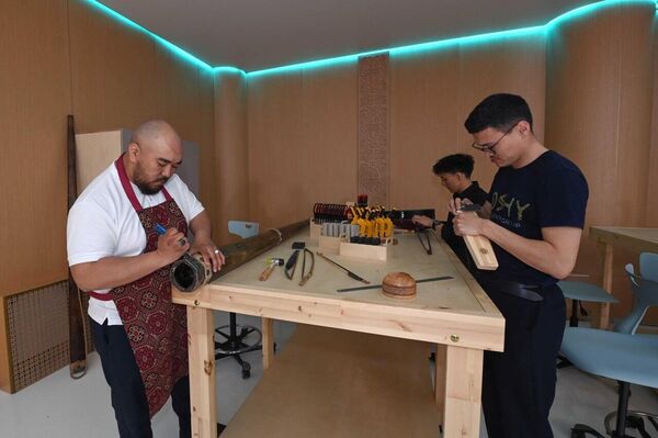 Касым-Жомарт Токаев посетил офис Фонда развития креативных индустрий в Астане
 - Sputnik Казахстан