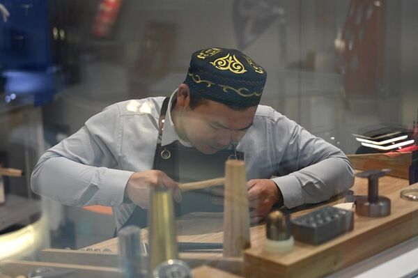 Касым-Жомарт Токаев посетил офис Фонда развития креативных индустрий в Астане
 - Sputnik Казахстан