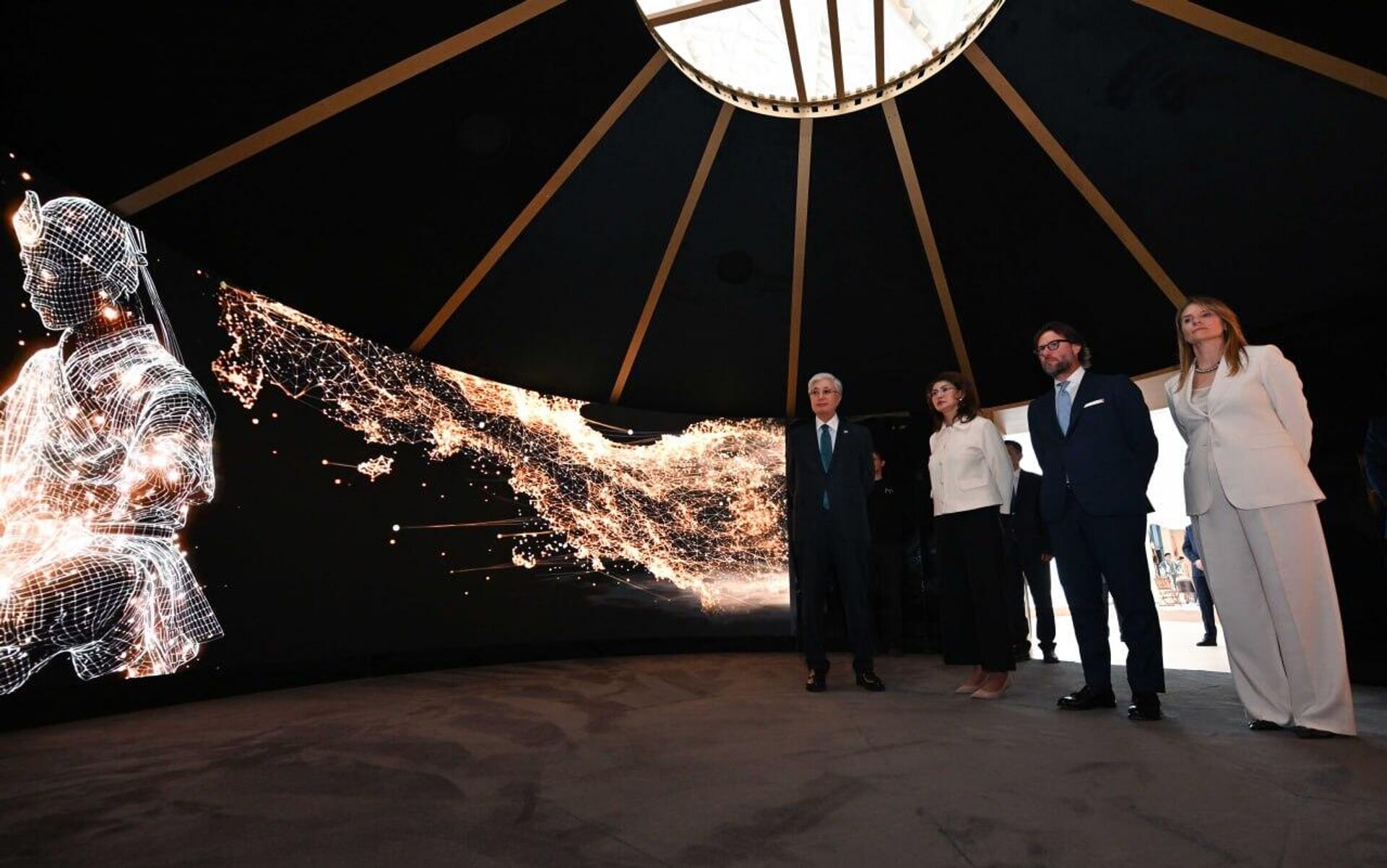 Касым-Жомарт Токаев посетил офис Фонда развития креативных индустрий в Астане
 - Sputnik Казахстан, 1920, 25.04.2026