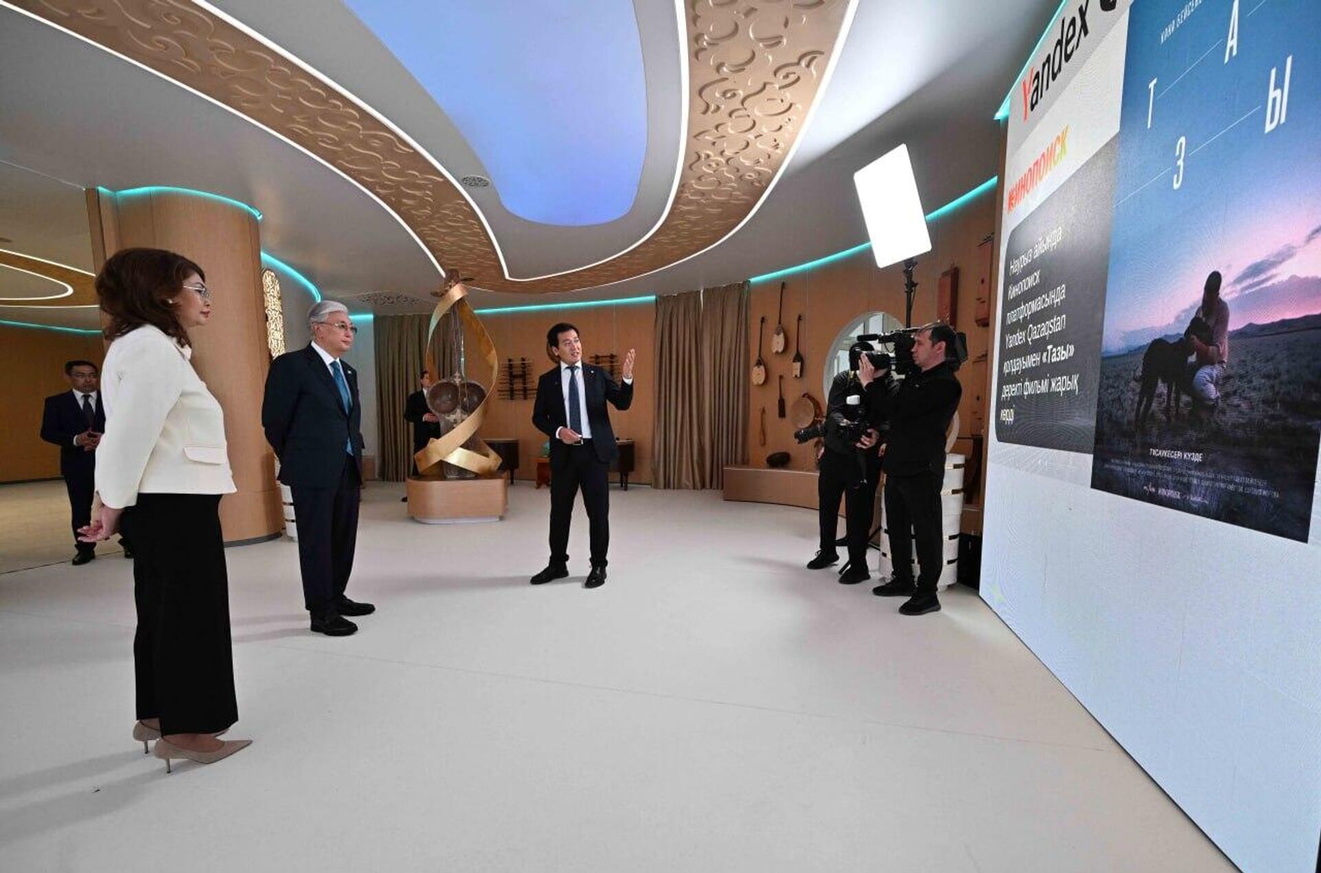 Касым-Жомарт Токаев посетил офис Фонда развития креативных индустрий в Астане
 - Sputnik Казахстан, 1920, 25.04.2026