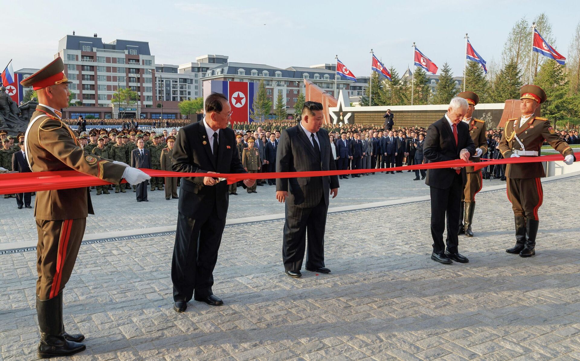 Рабочий визит министра обороны РФ Белоусова и председателя Госдумы РФ Володина в КНДР - Sputnik Казахстан, 1920, 27.04.2026