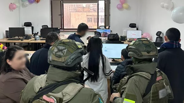 Азаматтардың жеке деректерін коллекторларға сатқан қылмыстық топ ұсталды - Sputnik Қазақстан