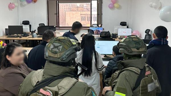 Азаматтардың жеке деректерін коллекторларға сатқан қылмыстық топ ұсталды - Sputnik Қазақстан