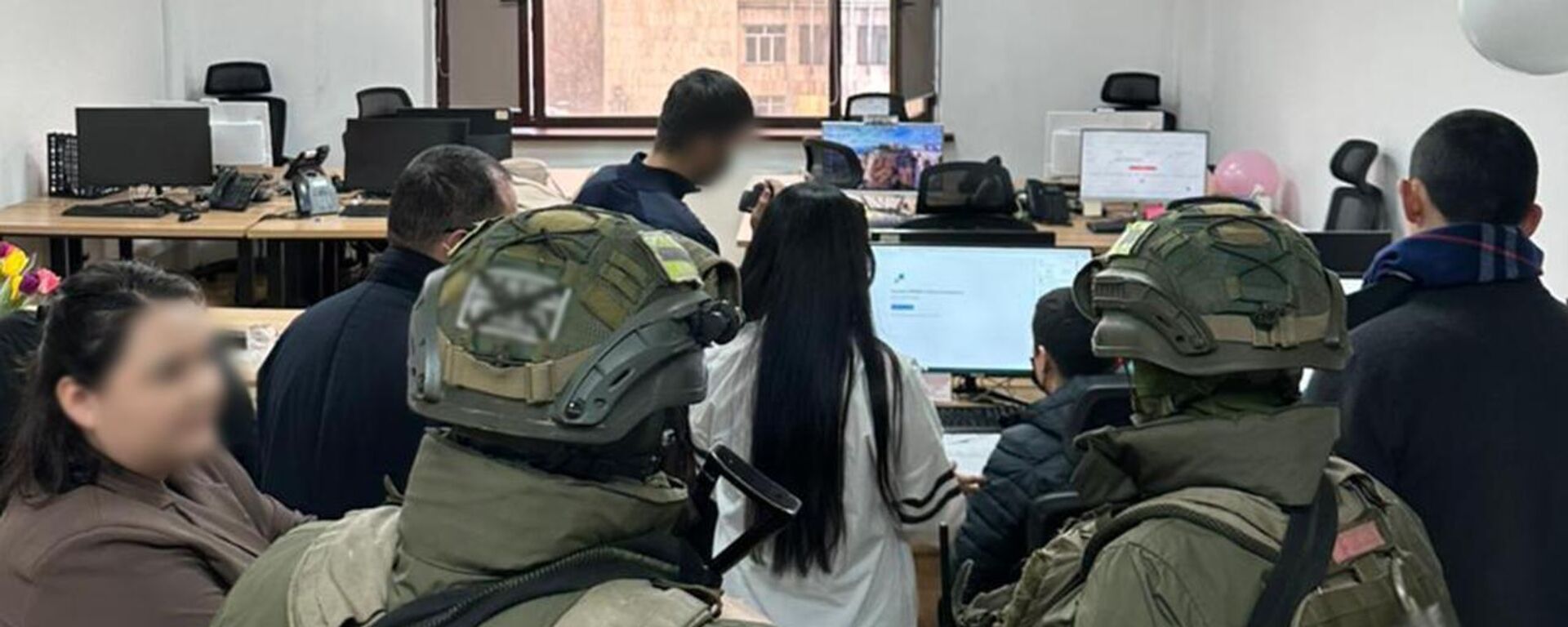 Азаматтардың жеке деректерін коллекторларға сатқан қылмыстық топ ұсталды - Sputnik Қазақстан, 1920, 27.04.2026