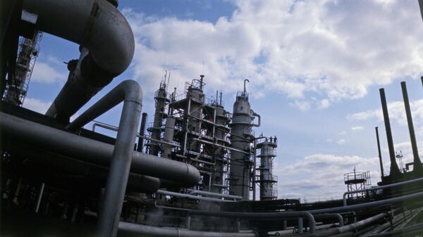 Нефтеперерабатывающий завод в Ухте, архивное фото - Sputnik Казахстан