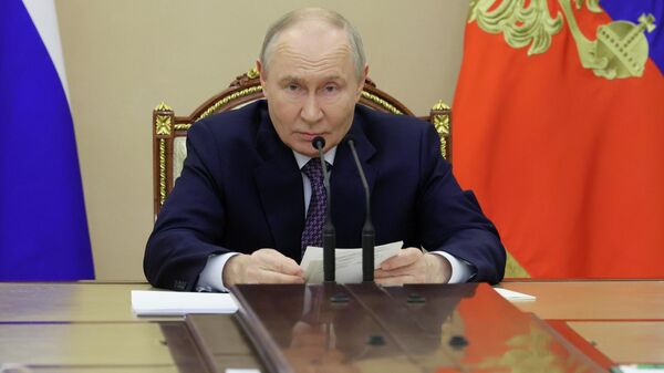 Президент Владимир Путин провел совещание по вопросам безопасности на выборах 2026 года - Sputnik Казахстан