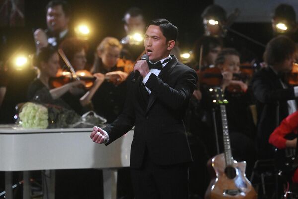 Совд Даваасурэнгийн (Монголия) выступает на гала-концерте Международного музыкального конкурса-фестиваля Дорога на Ялту-2026  - Sputnik Казахстан