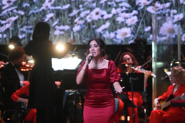 Кубинская певица Дилейди Гонсалес Мартинес выступает на гала-концерте Международного музыкального конкурса-фестиваля Дорога на Ялту-2026  - Sputnik Казахстан