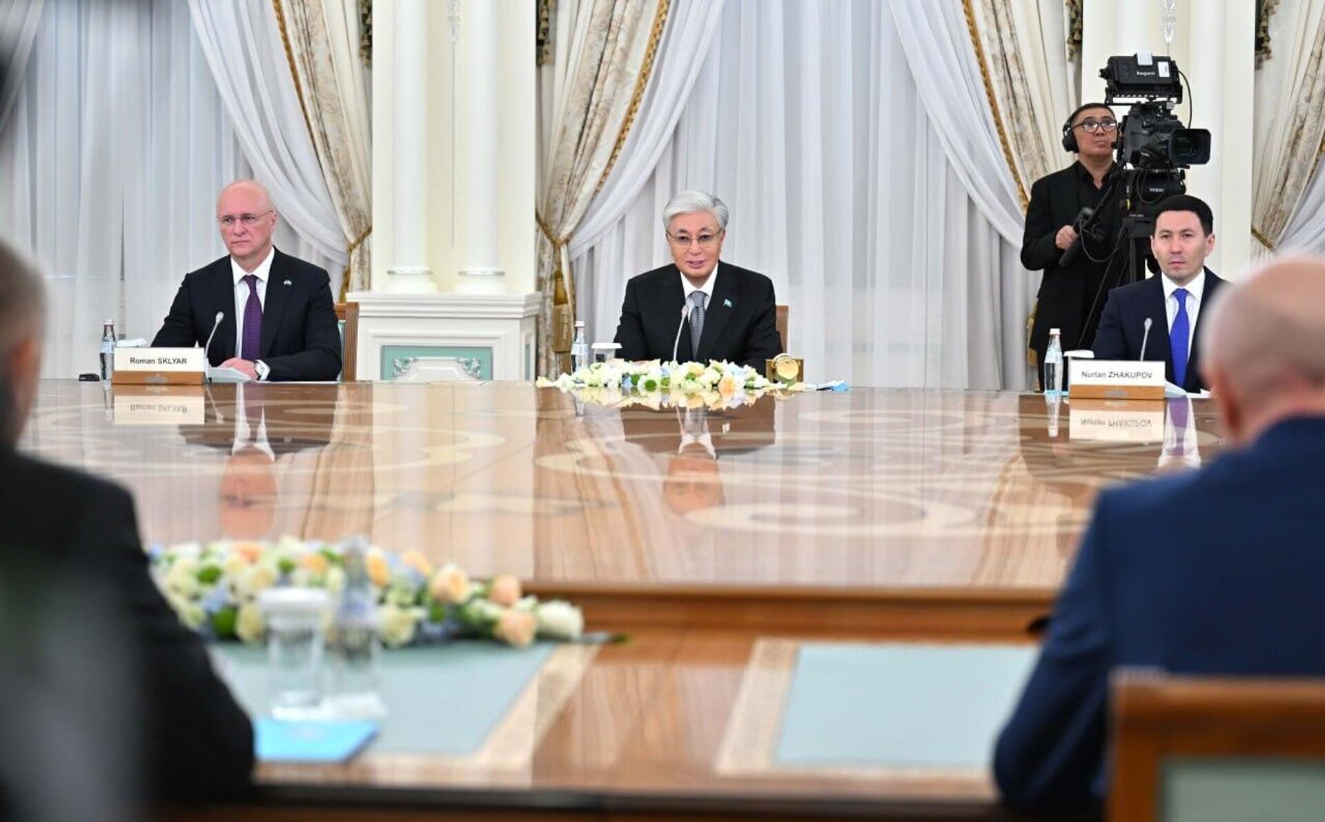 Токаев и Бабиш провели переговоры в расширенном формате  - Sputnik Казахстан, 1920, 29.04.2026