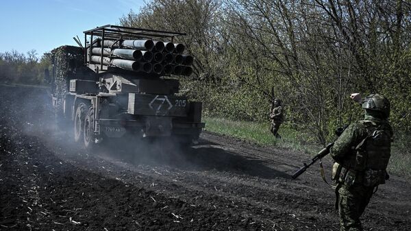 Боевая работа артиллеристов группировки войск Запад на Купянском участке фронта - Sputnik Казахстан