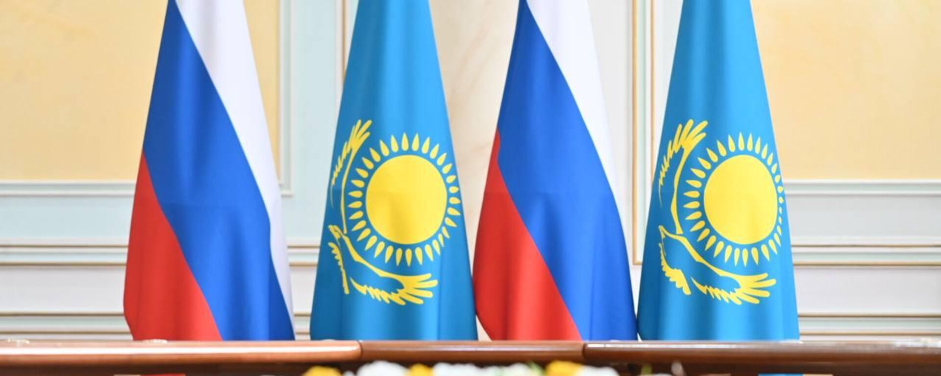 Флаги Казахстана и России в МИДе - Sputnik Казахстан, 1920, 23.07.2026