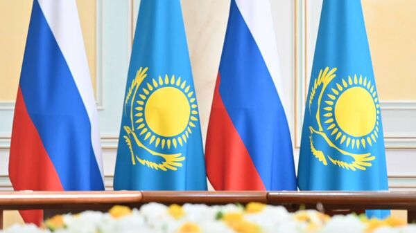 Флаги Казахстана и России в МИДе - Sputnik Казахстан