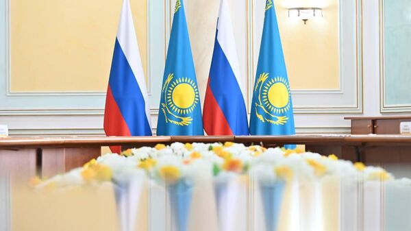 Қазақстан мн Ресейдің мемлекеттік рәміздері - Sputnik Қазақстан