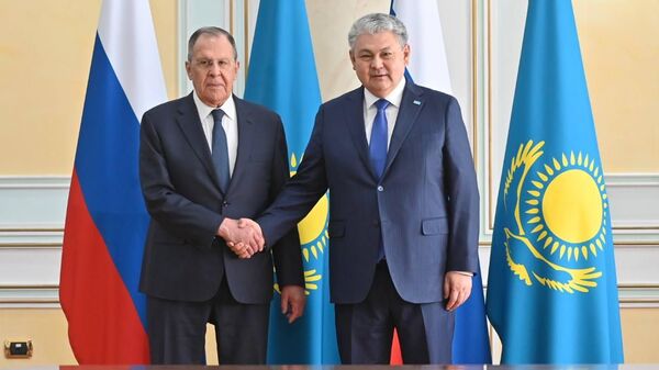  Министр иностранных дел Казахстана Ермек Кошербаев встретил главу МИД России Сергея Лаврова - Sputnik Қазақстан