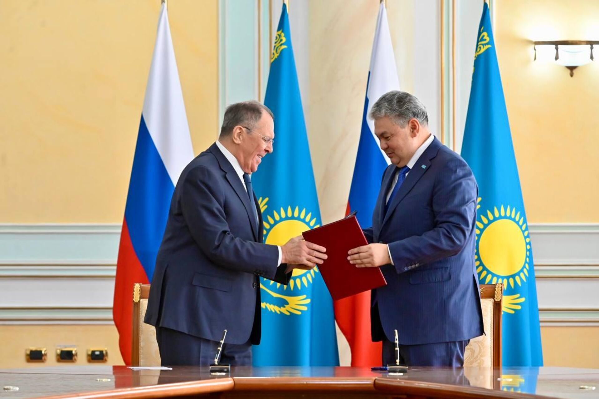 Главы МИД России и Казахстана Сергей Лавров и Ермек Кошербаев подписали План мероприятий на 2027-2028 годы - Sputnik Казахстан, 1920, 30.04.2026