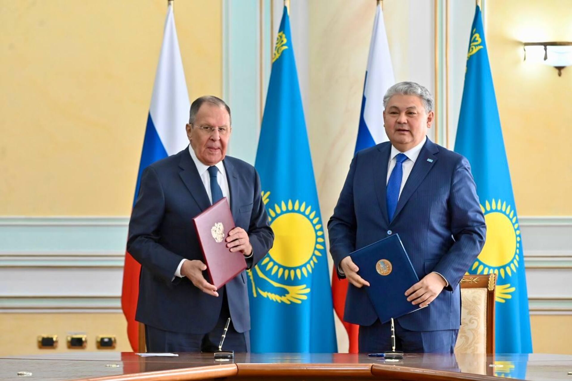 Главы МИД России и Казахстана Сергей Лавров и Ермек Кошербаев подписали План мероприятий на 2027-2028 годы - Sputnik Казахстан, 1920, 30.04.2026
