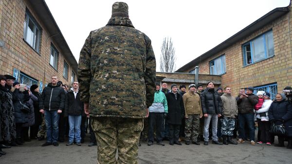 Призывники в украинскую армию на одном из призывных пунктов в Киеве, архивное фото - Sputnik Казахстан