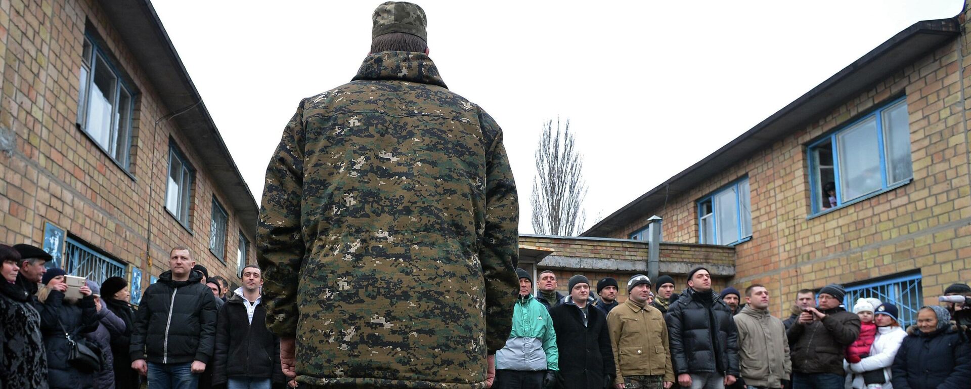Призывники в украинскую армию на одном из призывных пунктов в Киеве, архивное фото - Sputnik Казахстан, 1920, 02.05.2026
