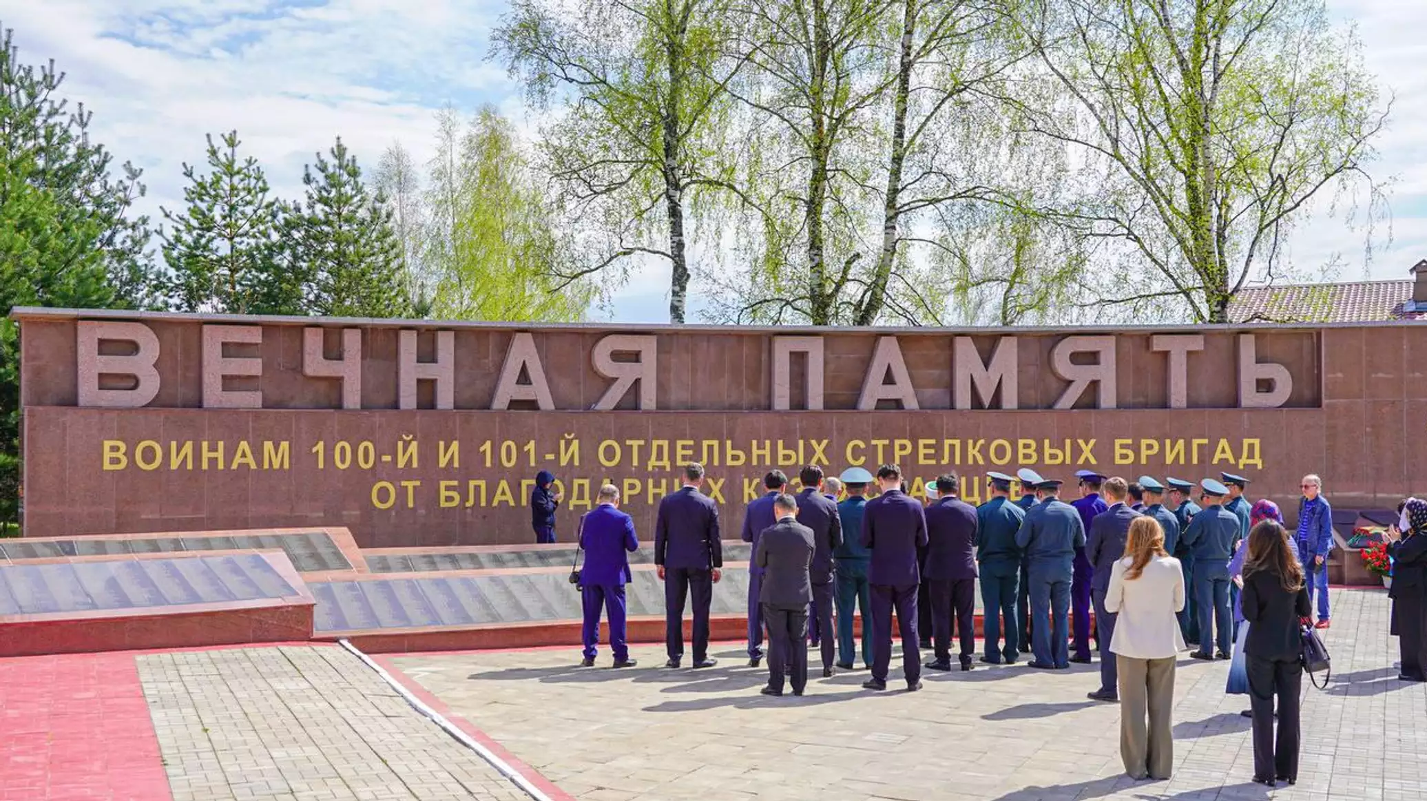 Дипломаты Казахстана в канун Дня Победы во Ржеве почтили память героев, воевавших в ВОВ