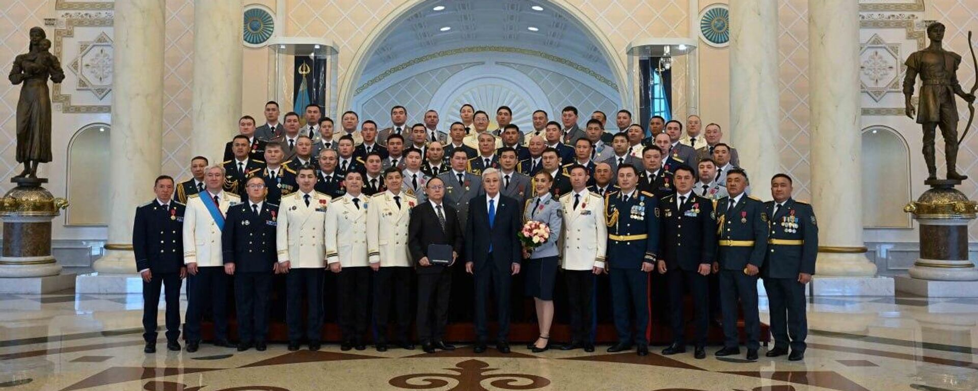 Тоқаев Отан қорғаушылар күніне орай бір топ азаматты мемлекеттік наградамен марапаттады - Sputnik Қазақстан, 1920, 06.05.2026