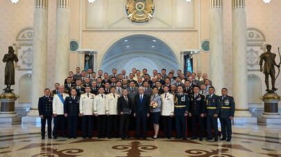 Токаев вручил госнаграды ко Дню защитника Отечества 