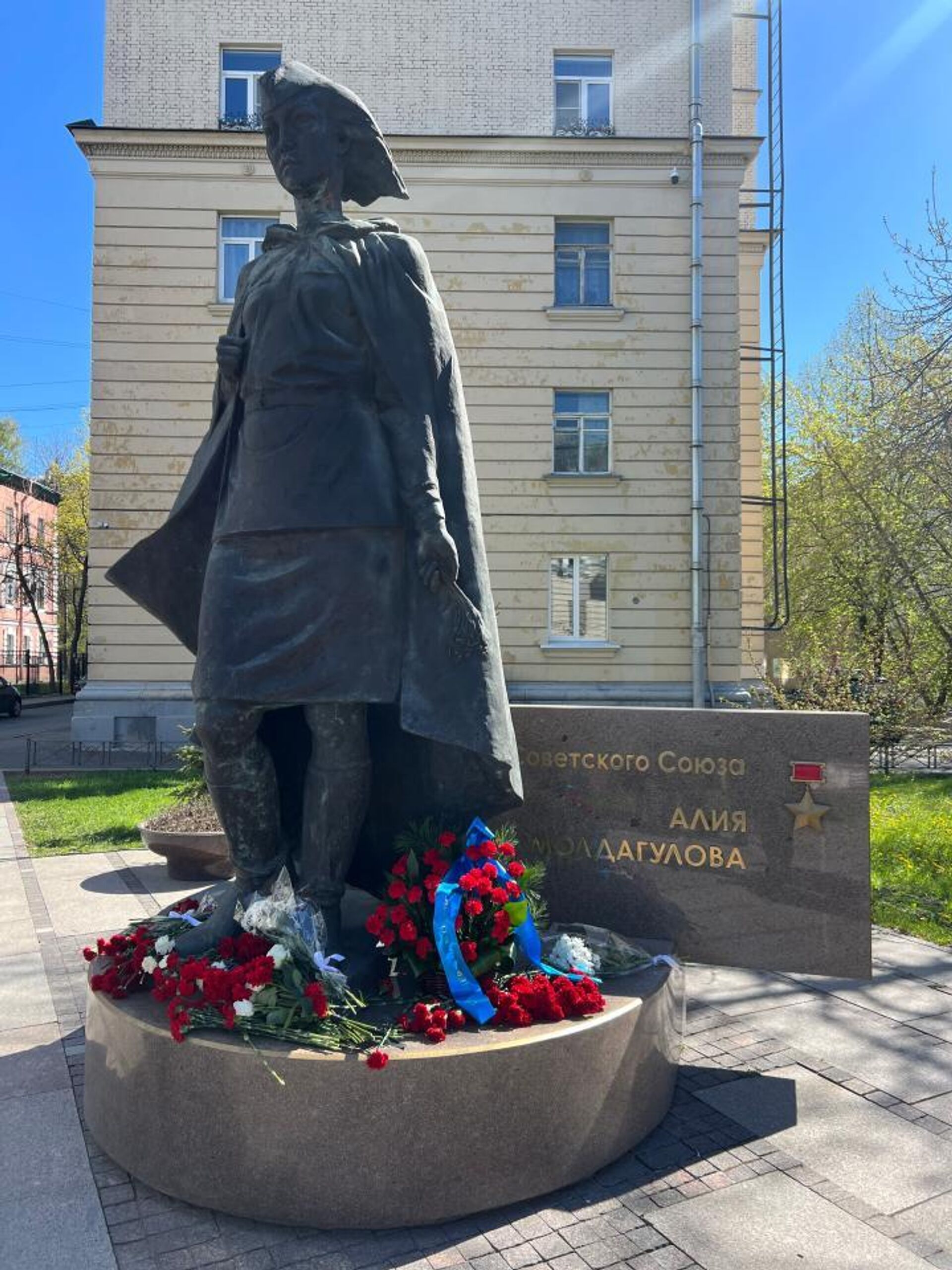 В Санкт-Петербурге почтили память Героя Советского Союза Алии Молдагуловой
 - Sputnik Казахстан, 1920, 07.05.2026